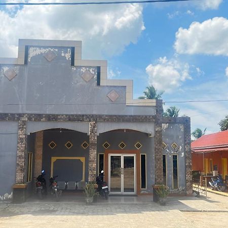 Oyo 93119 Guest House Leo Patra Muara Badak Zewnętrze zdjęcie