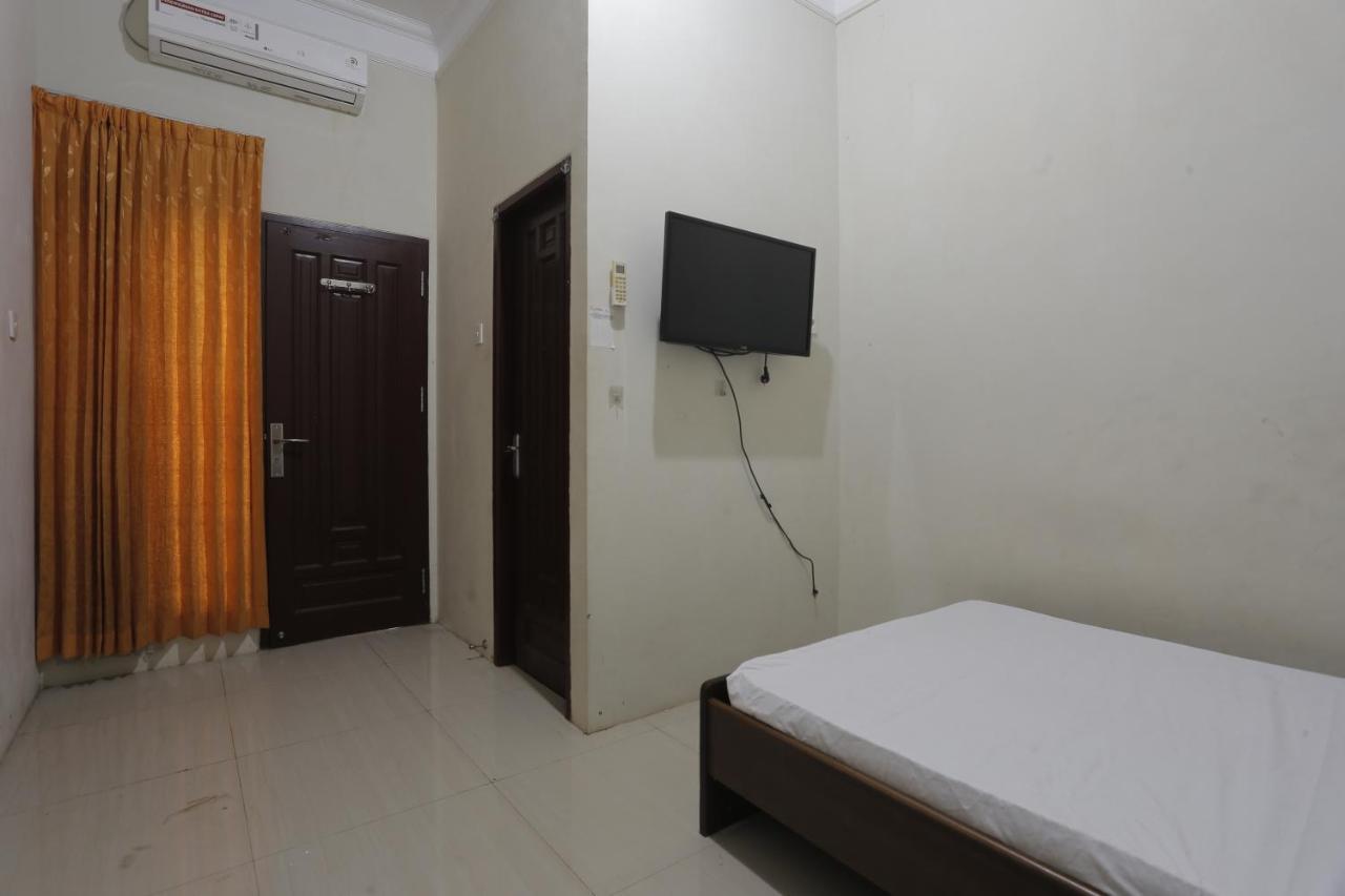 Oyo 93119 Guest House Leo Patra Muara Badak Zewnętrze zdjęcie