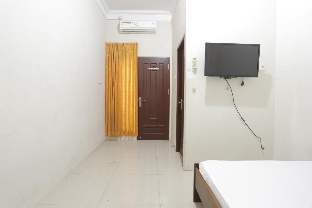 Oyo 93119 Guest House Leo Patra Muara Badak Zewnętrze zdjęcie
