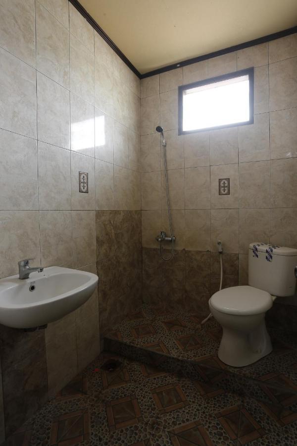 Oyo 93119 Guest House Leo Patra Muara Badak Zewnętrze zdjęcie