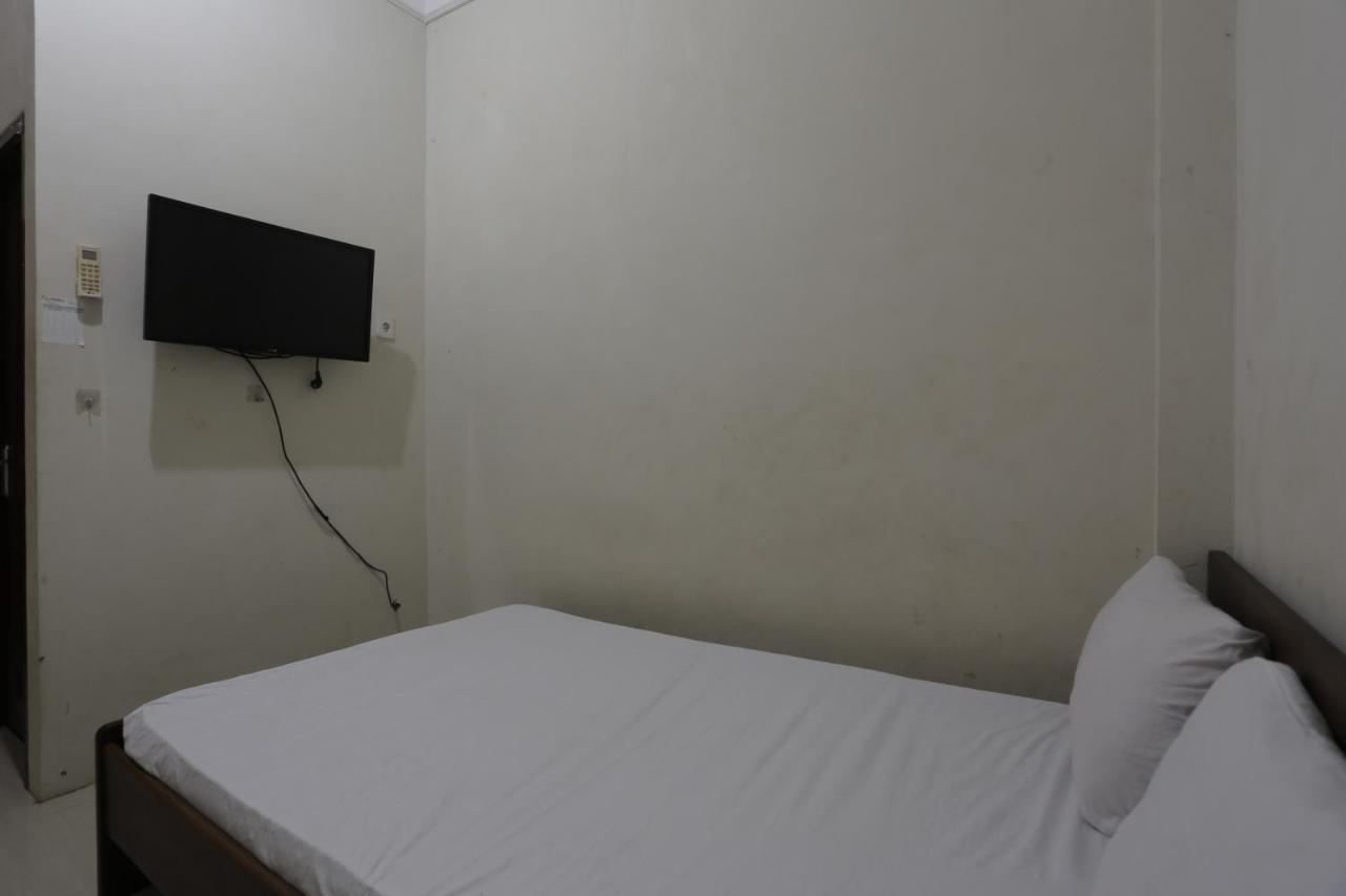 Oyo 93119 Guest House Leo Patra Muara Badak Zewnętrze zdjęcie