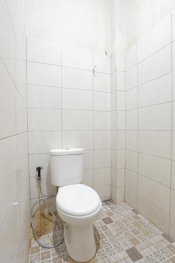Oyo 93119 Guest House Leo Patra Muara Badak Zewnętrze zdjęcie