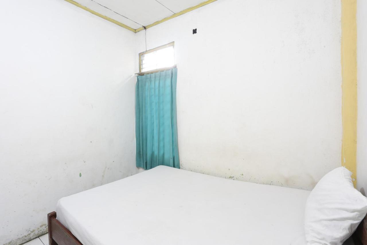 Oyo 93119 Guest House Leo Patra Muara Badak Zewnętrze zdjęcie