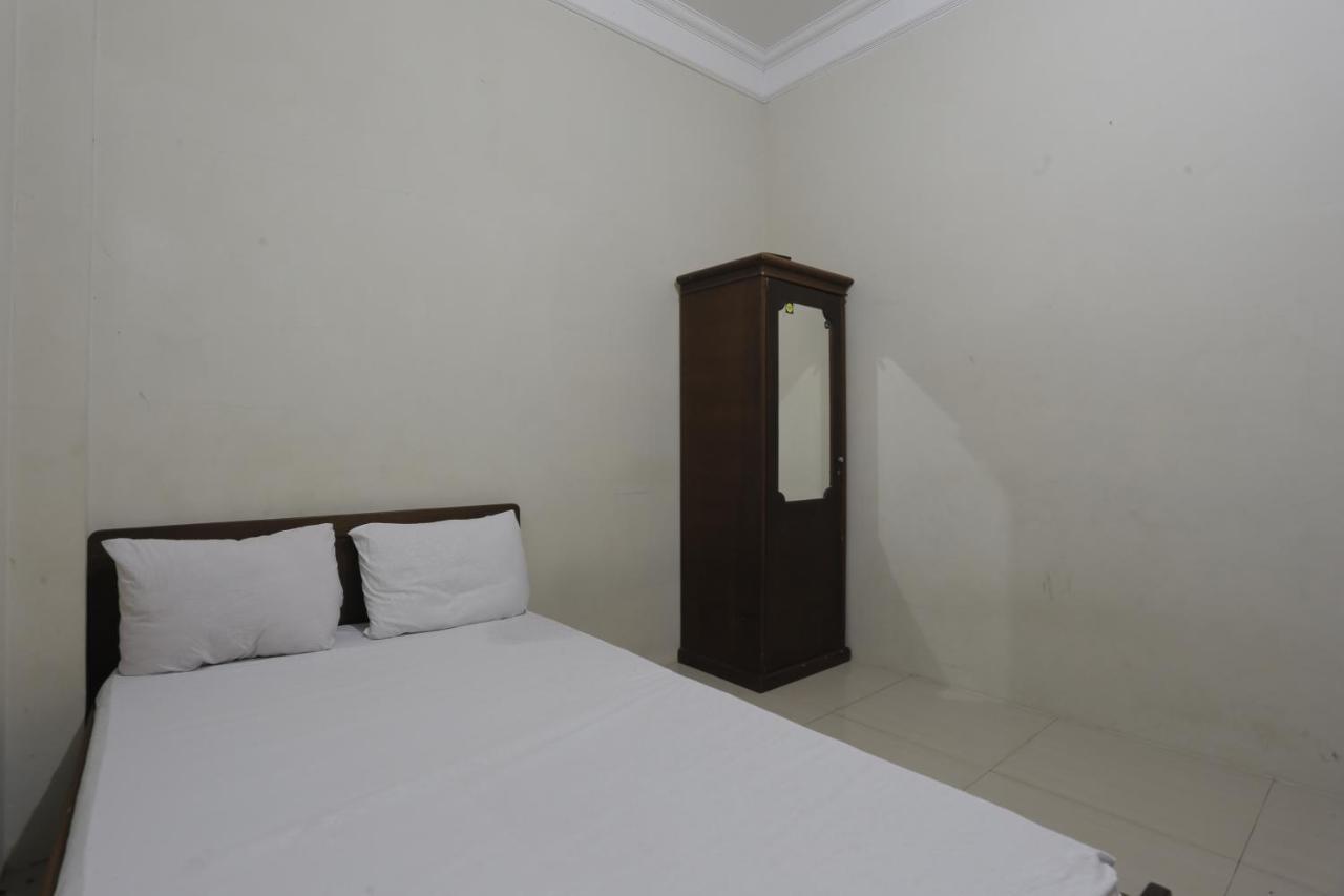 Oyo 93119 Guest House Leo Patra Muara Badak Zewnętrze zdjęcie