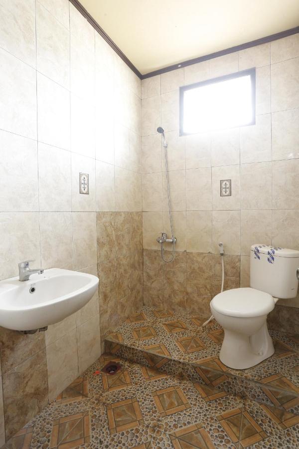 Oyo 93119 Guest House Leo Patra Muara Badak Zewnętrze zdjęcie