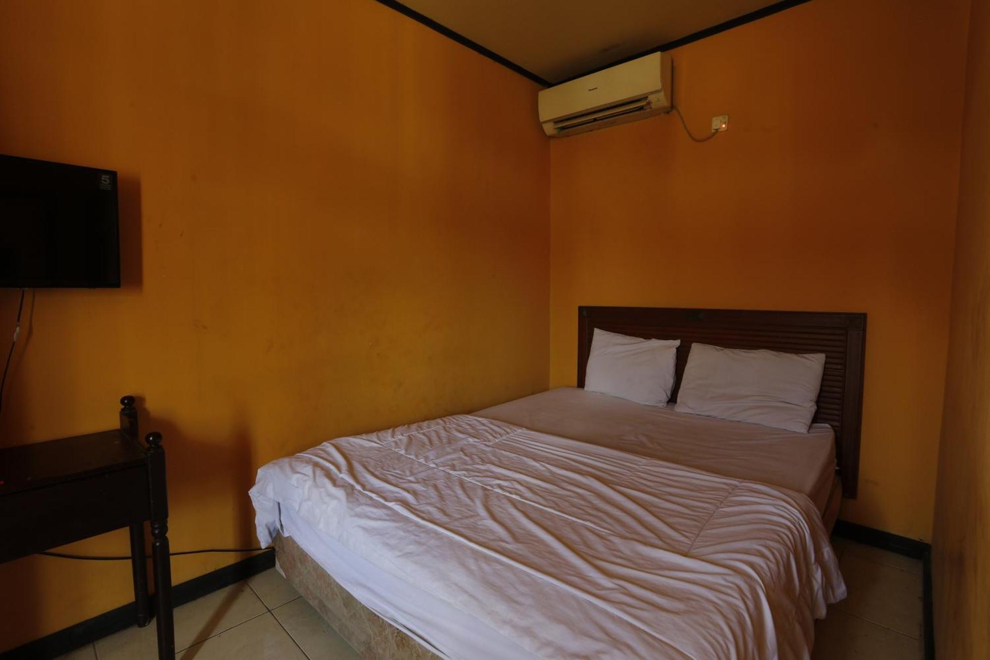 Oyo 93119 Guest House Leo Patra Muara Badak Zewnętrze zdjęcie