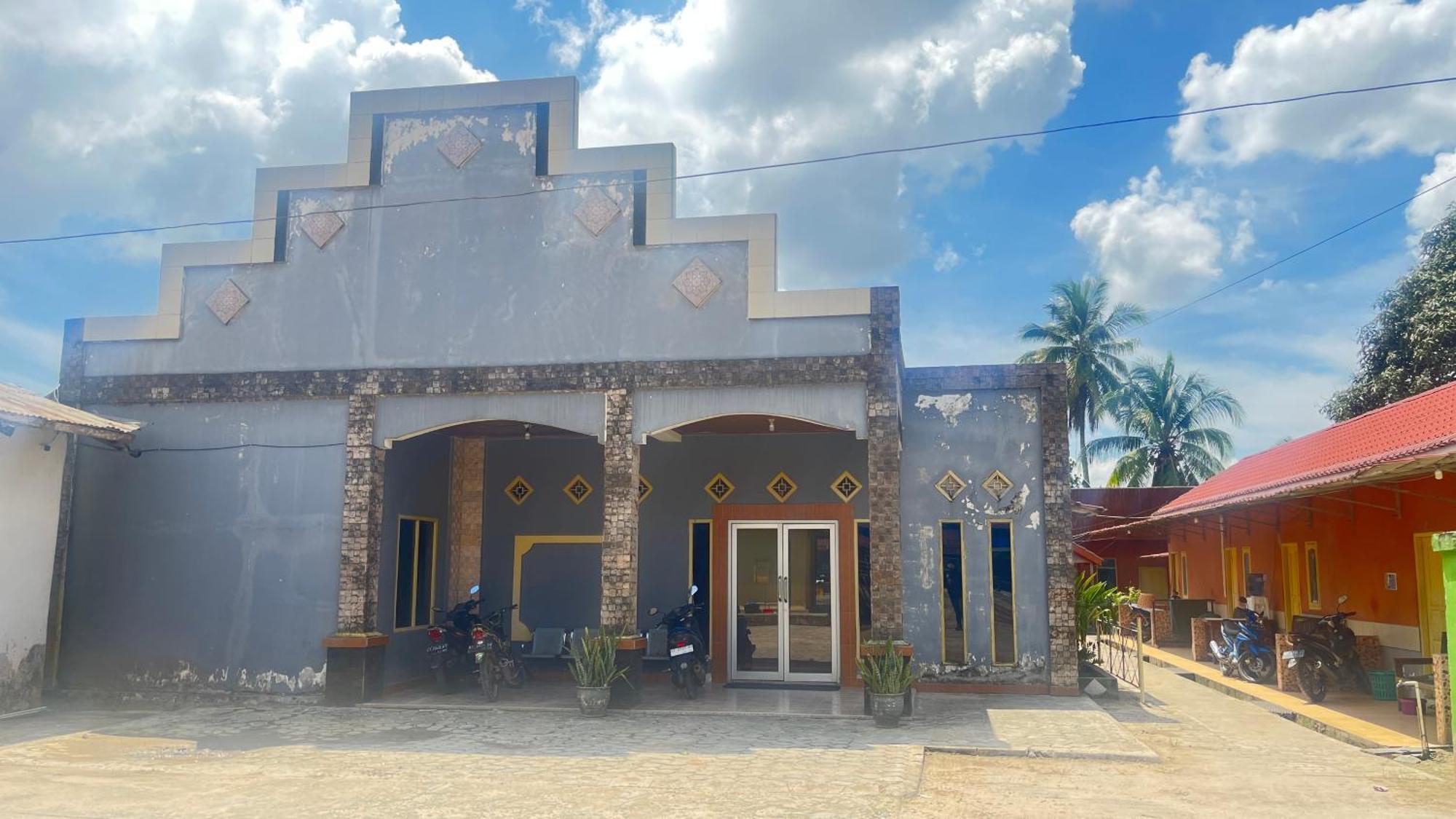 Oyo 93119 Guest House Leo Patra Muara Badak Zewnętrze zdjęcie