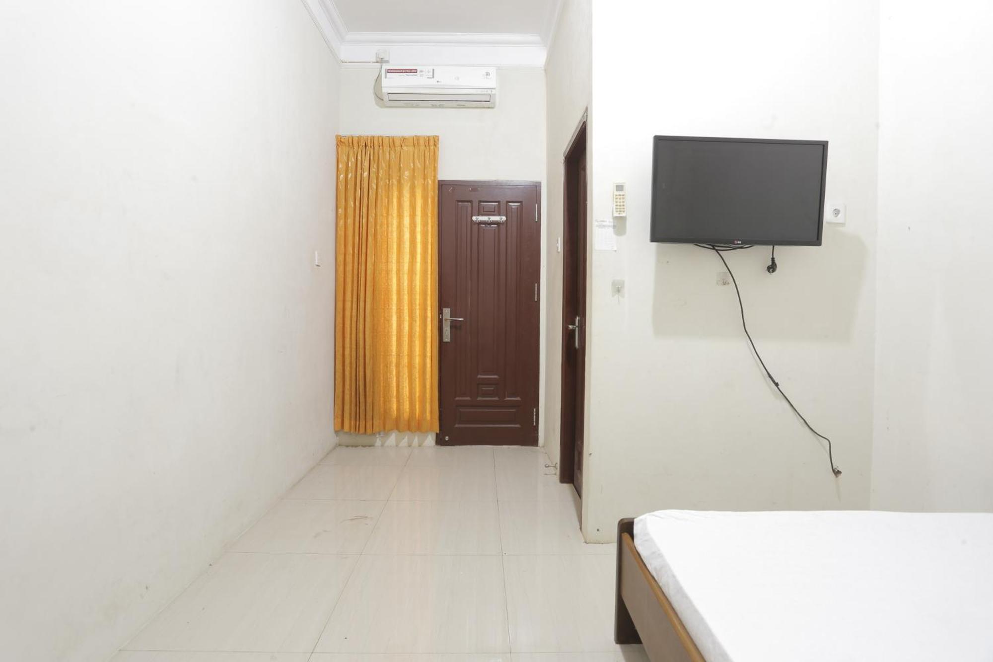 Oyo 93119 Guest House Leo Patra Muara Badak Zewnętrze zdjęcie