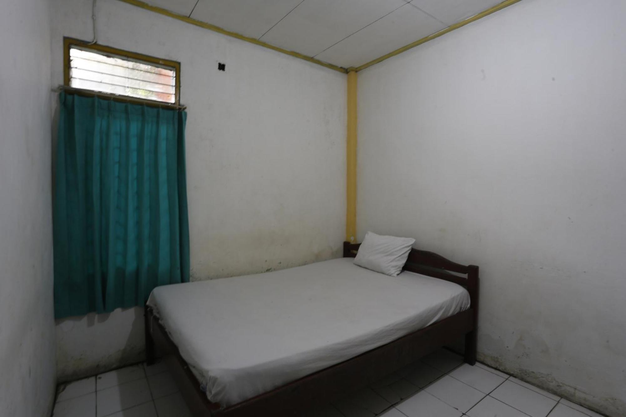 Oyo 93119 Guest House Leo Patra Muara Badak Zewnętrze zdjęcie