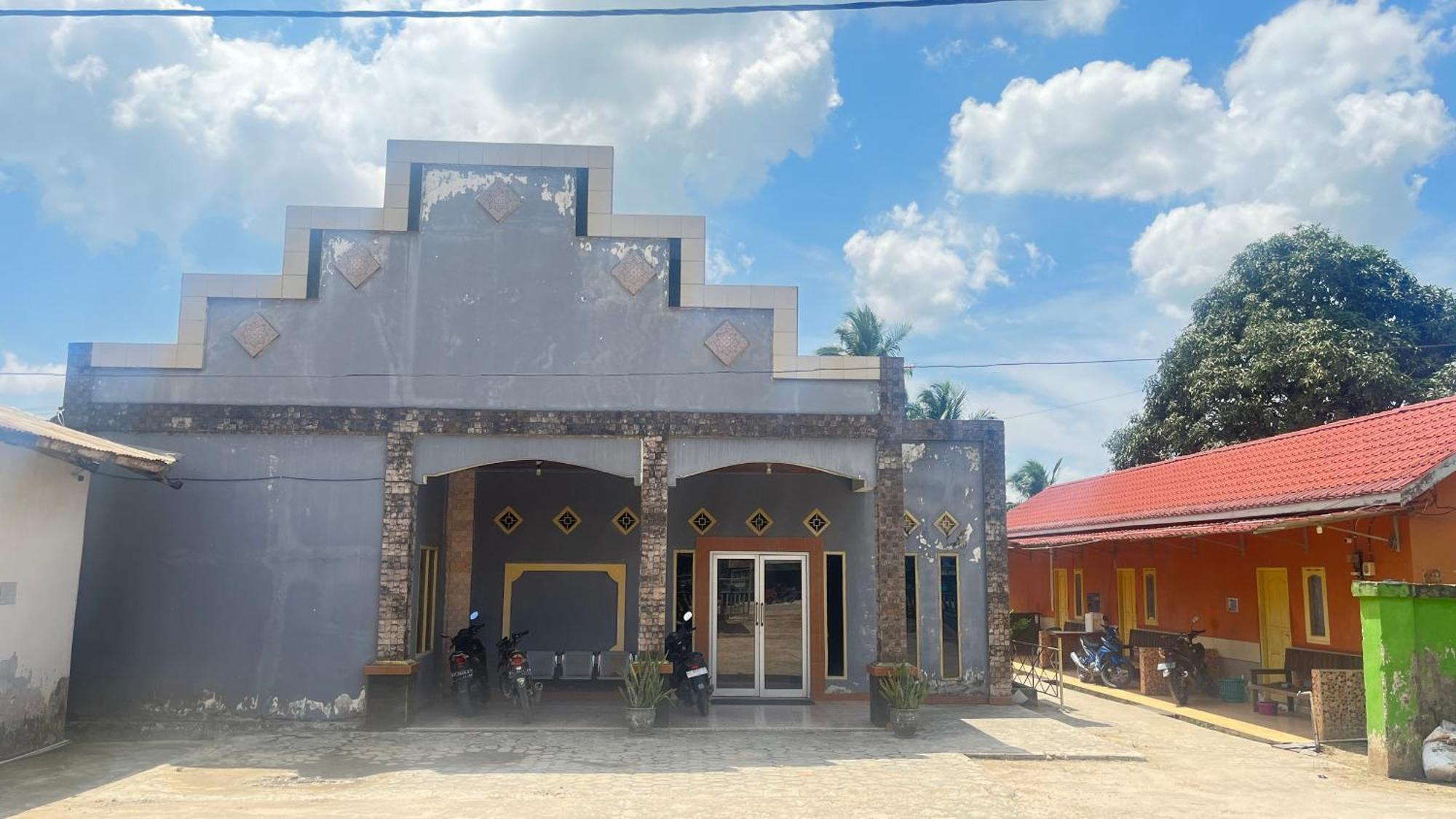 Oyo 93119 Guest House Leo Patra Muara Badak Zewnętrze zdjęcie